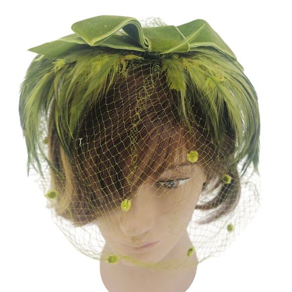Vintage 1950s Green Ribbon & Feathers Fishnet Fascinator Hair Piece Coquette main image 5
